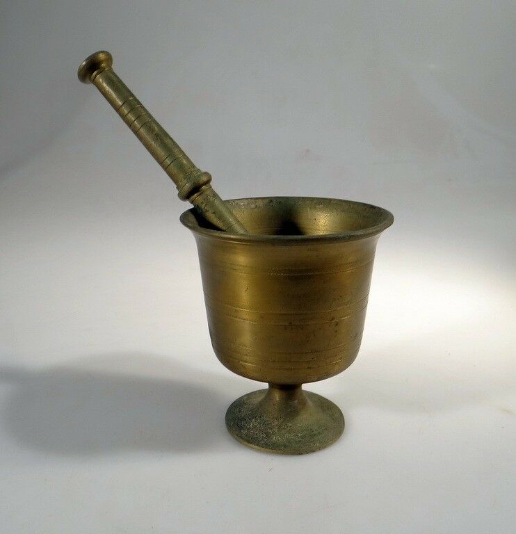 BRASS MORTAR BOWL AND PESTLE ANTIQUE