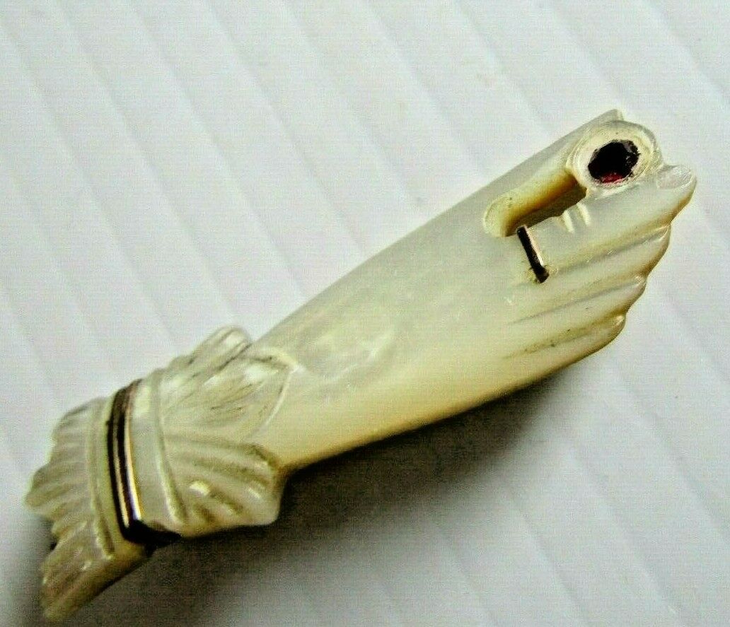 ANTIQUE MOTHER OF PEARL HAND BROOCH